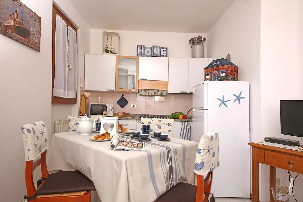 Corte Degli Olivi Appartamenti Manerba del Garda 0*,