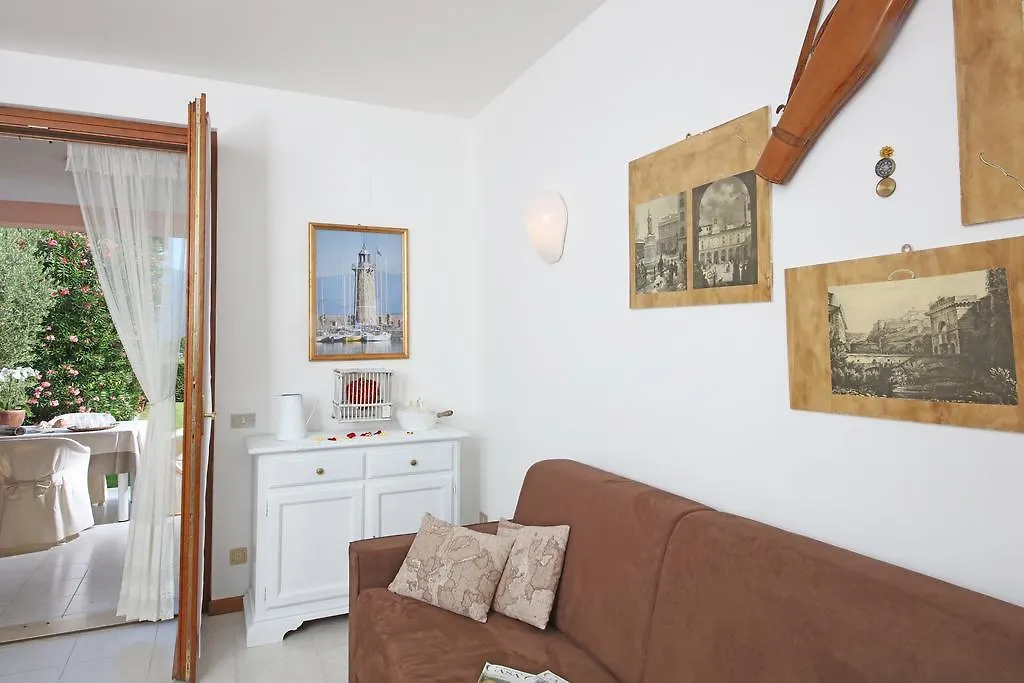 Apartment Corte Degli Olivi Appartamenti Manerba del Garda